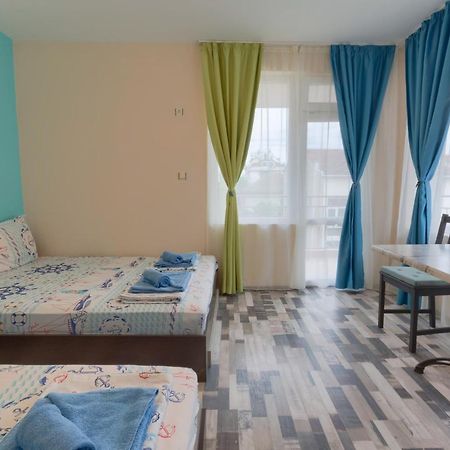 Kazlarov Guest House คีตาน ภายนอก รูปภาพ