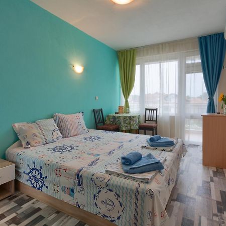 Kazlarov Guest House คีตาน ภายนอก รูปภาพ