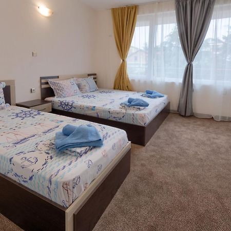 Kazlarov Guest House คีตาน ภายนอก รูปภาพ