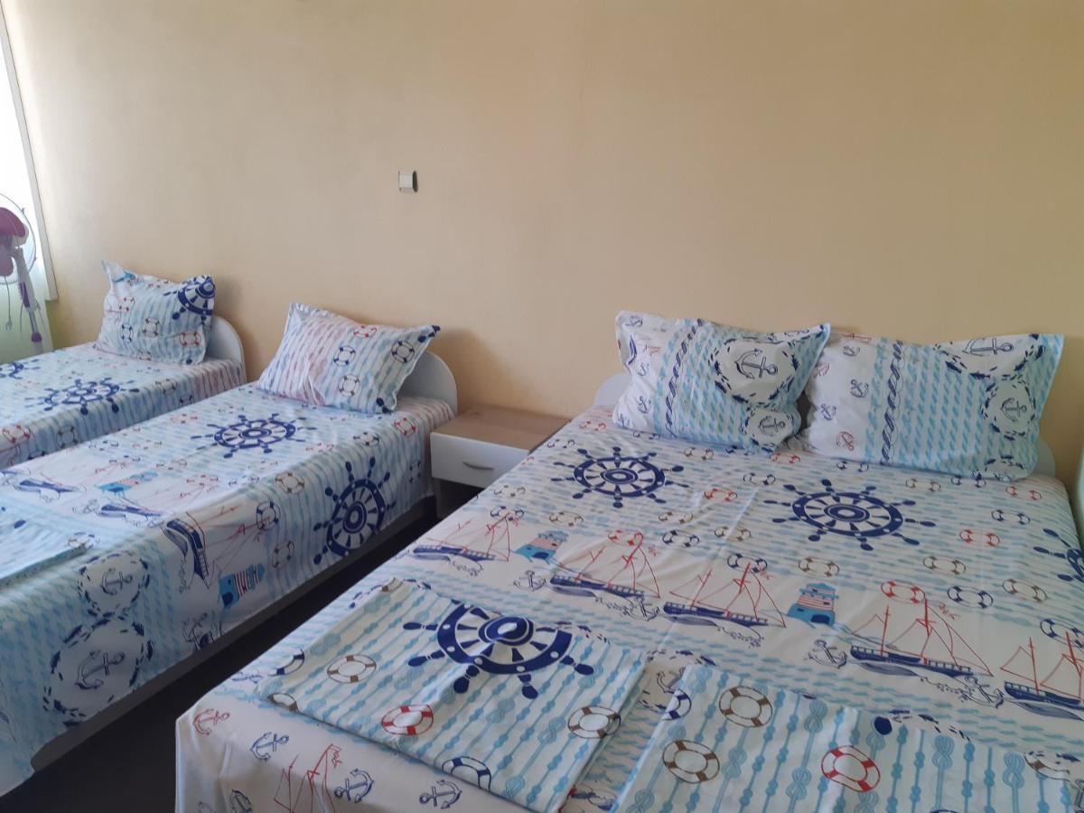 Kazlarov Guest House คีตาน ภายนอก รูปภาพ