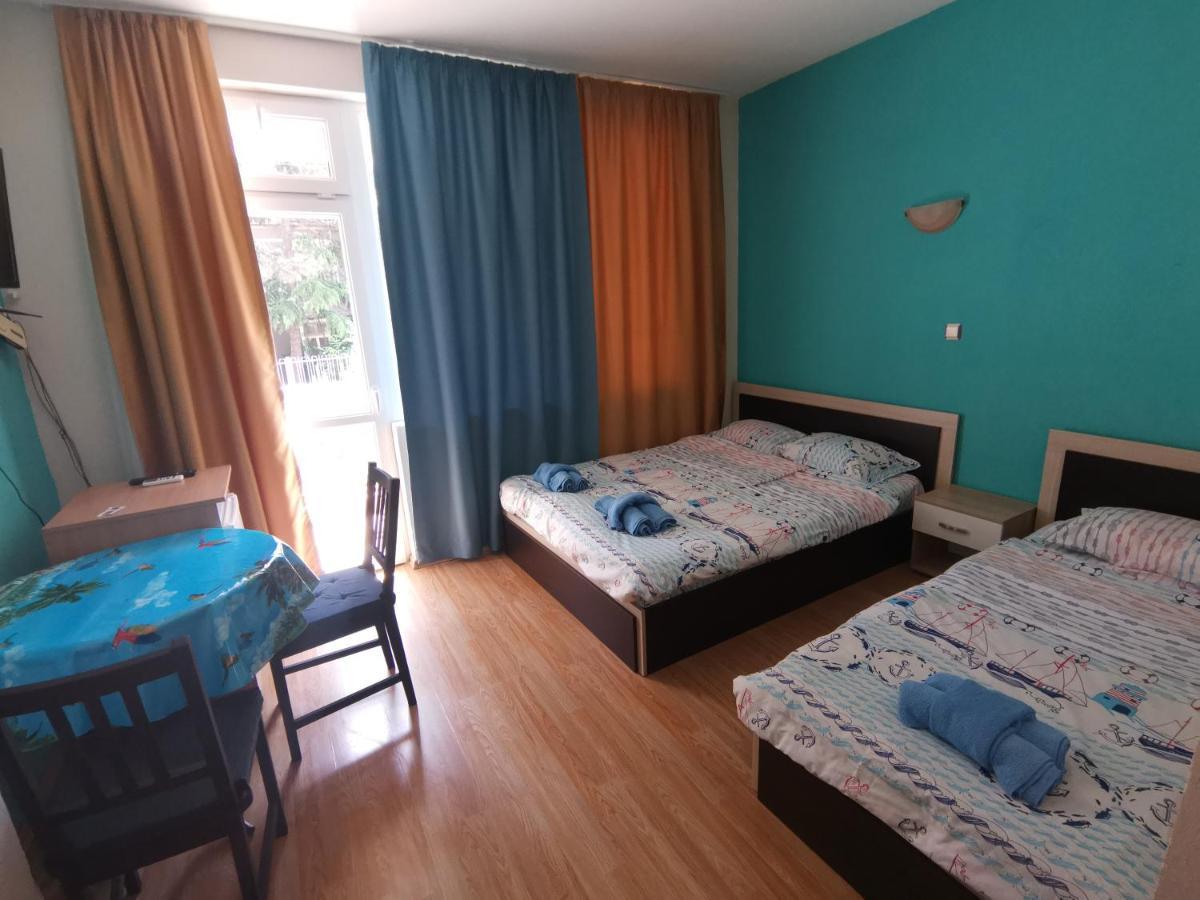 Kazlarov Guest House คีตาน ภายนอก รูปภาพ