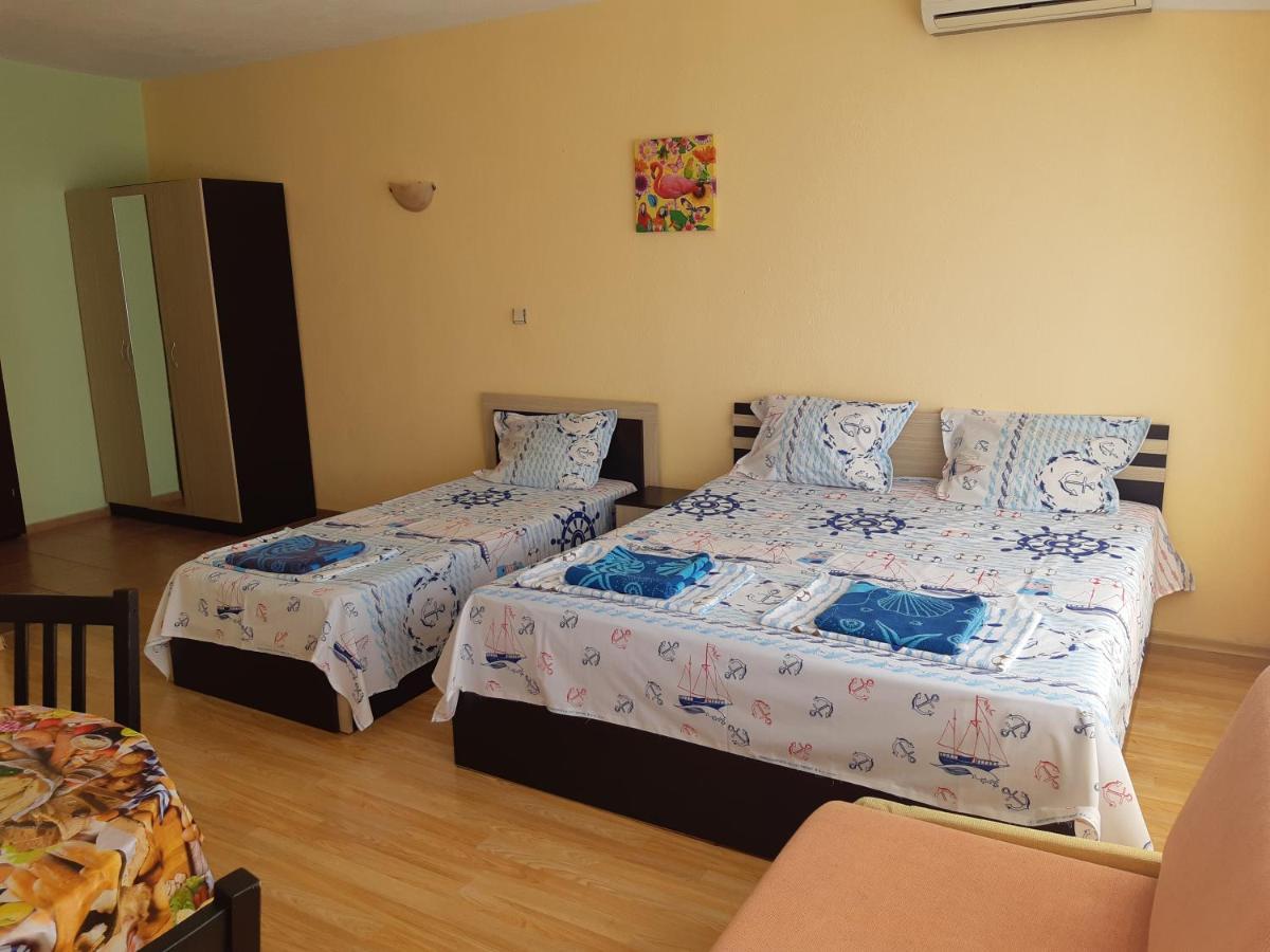 Kazlarov Guest House คีตาน ภายนอก รูปภาพ
