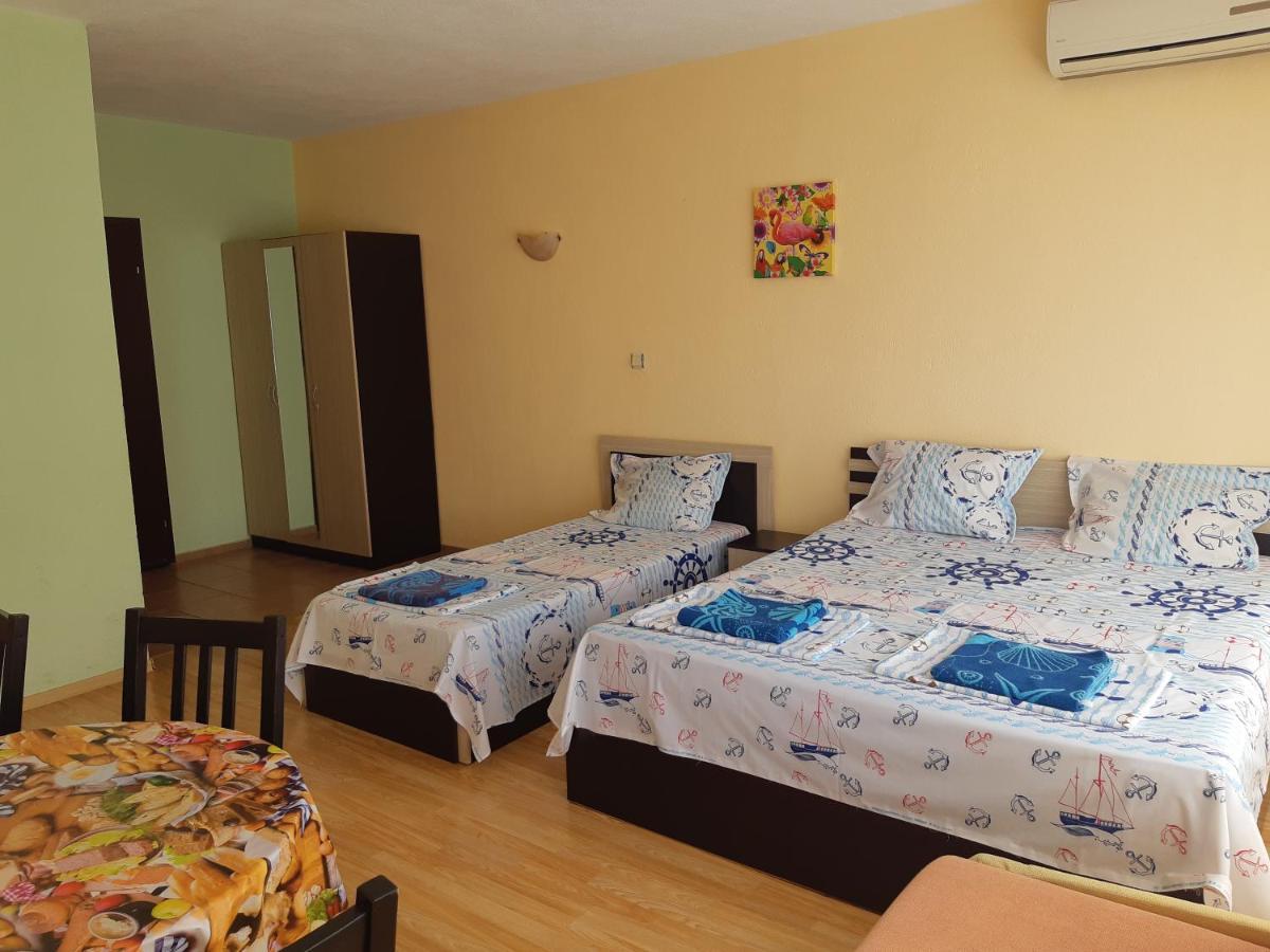 Kazlarov Guest House คีตาน ภายนอก รูปภาพ