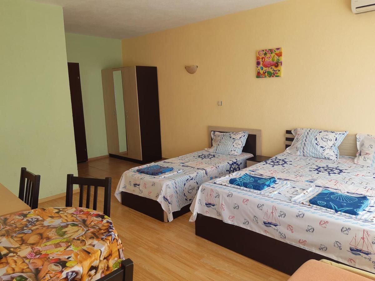 Kazlarov Guest House คีตาน ภายนอก รูปภาพ