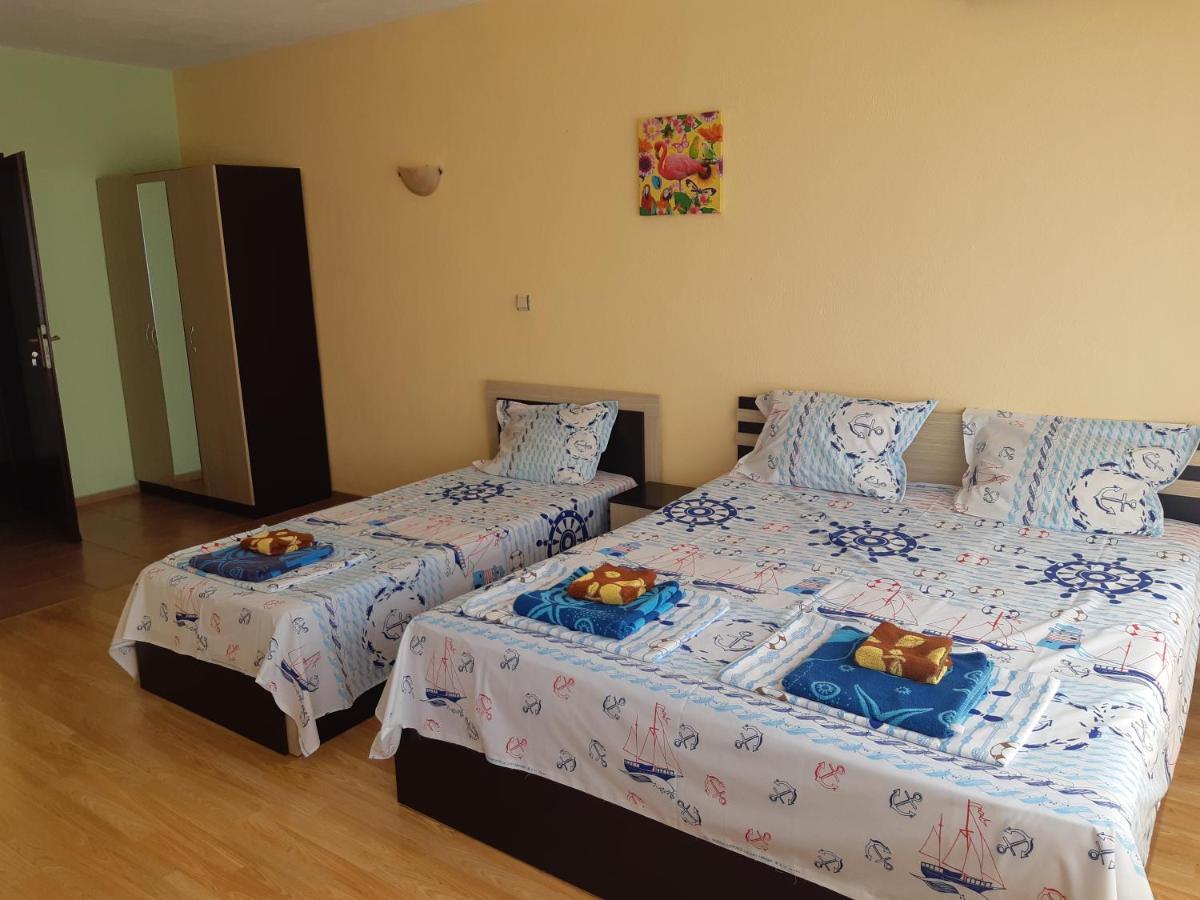 Kazlarov Guest House คีตาน ภายนอก รูปภาพ