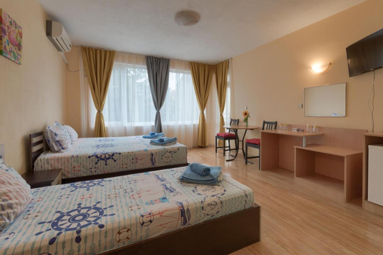 Kazlarov Guest House คีตาน ภายนอก รูปภาพ