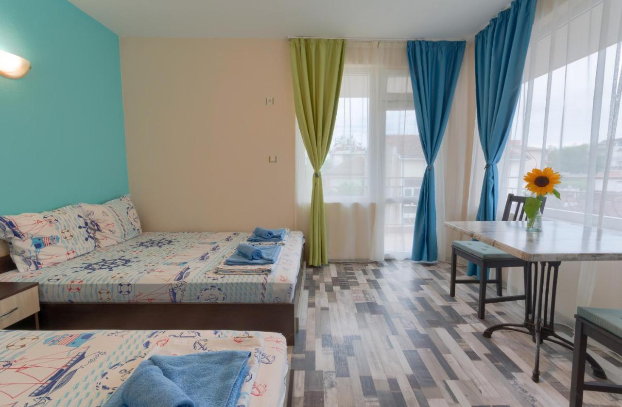 Kazlarov Guest House คีตาน ภายนอก รูปภาพ