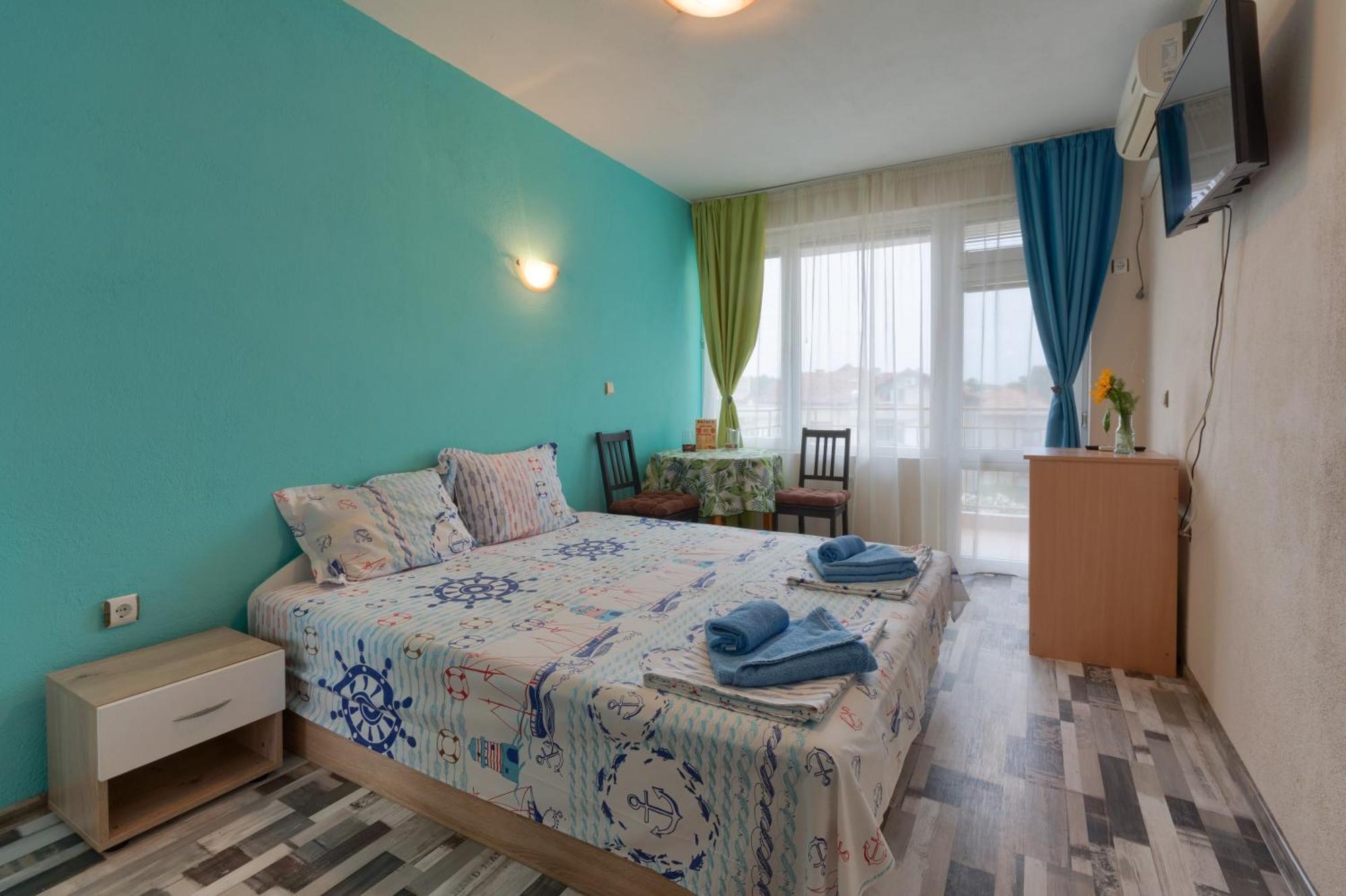 Kazlarov Guest House คีตาน ภายนอก รูปภาพ