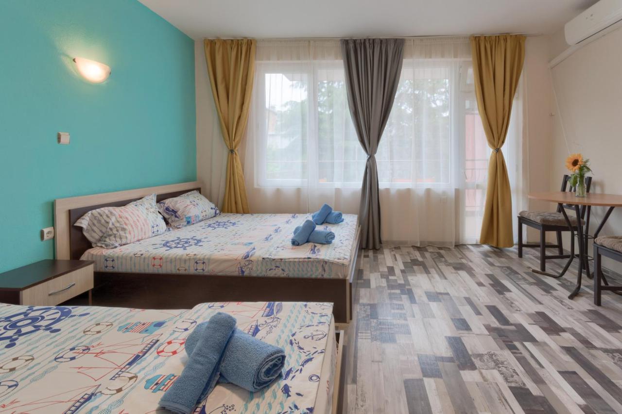 Kazlarov Guest House คีตาน ภายนอก รูปภาพ