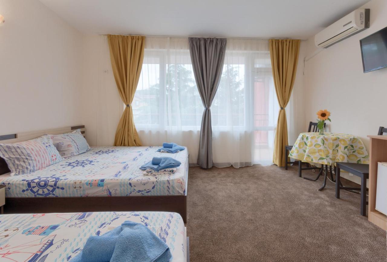 Kazlarov Guest House คีตาน ภายนอก รูปภาพ