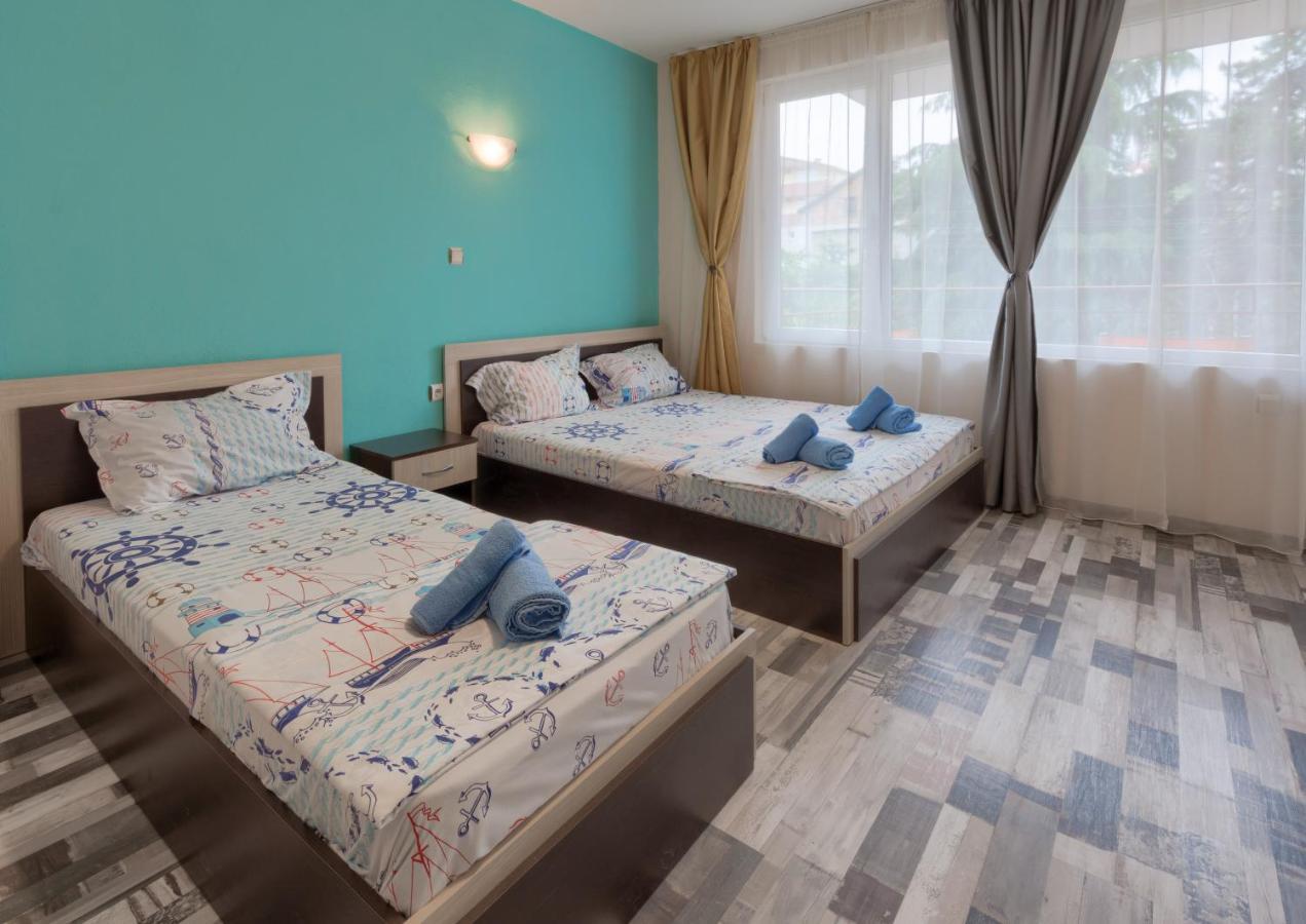 Kazlarov Guest House คีตาน ภายนอก รูปภาพ