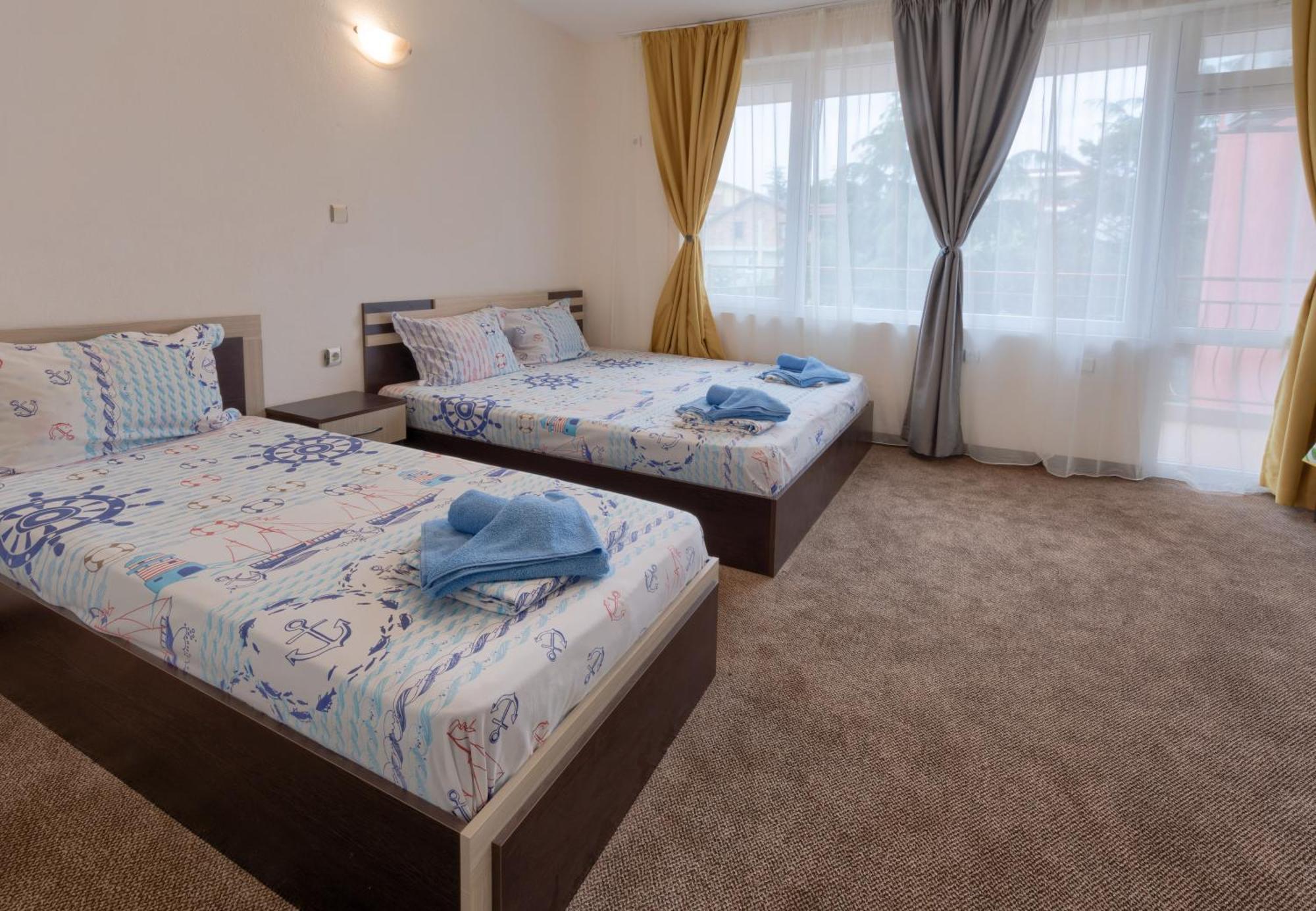 Kazlarov Guest House คีตาน ภายนอก รูปภาพ