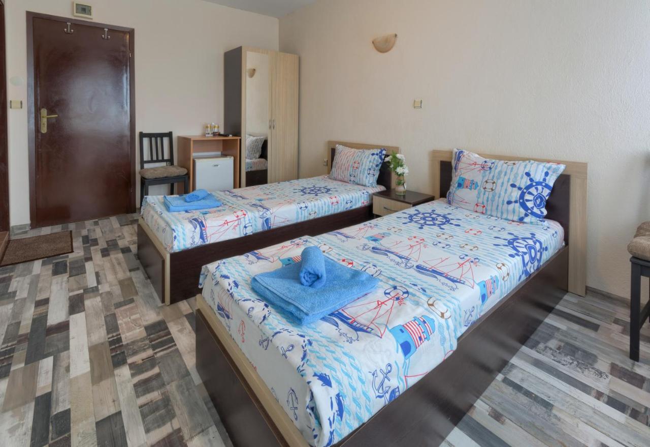 Kazlarov Guest House คีตาน ภายนอก รูปภาพ