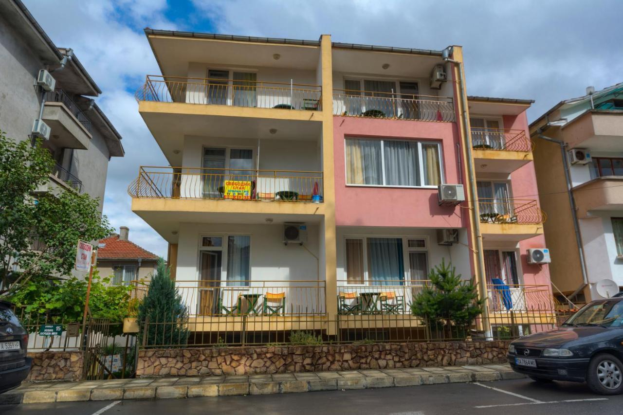 Kazlarov Guest House คีตาน ภายนอก รูปภาพ