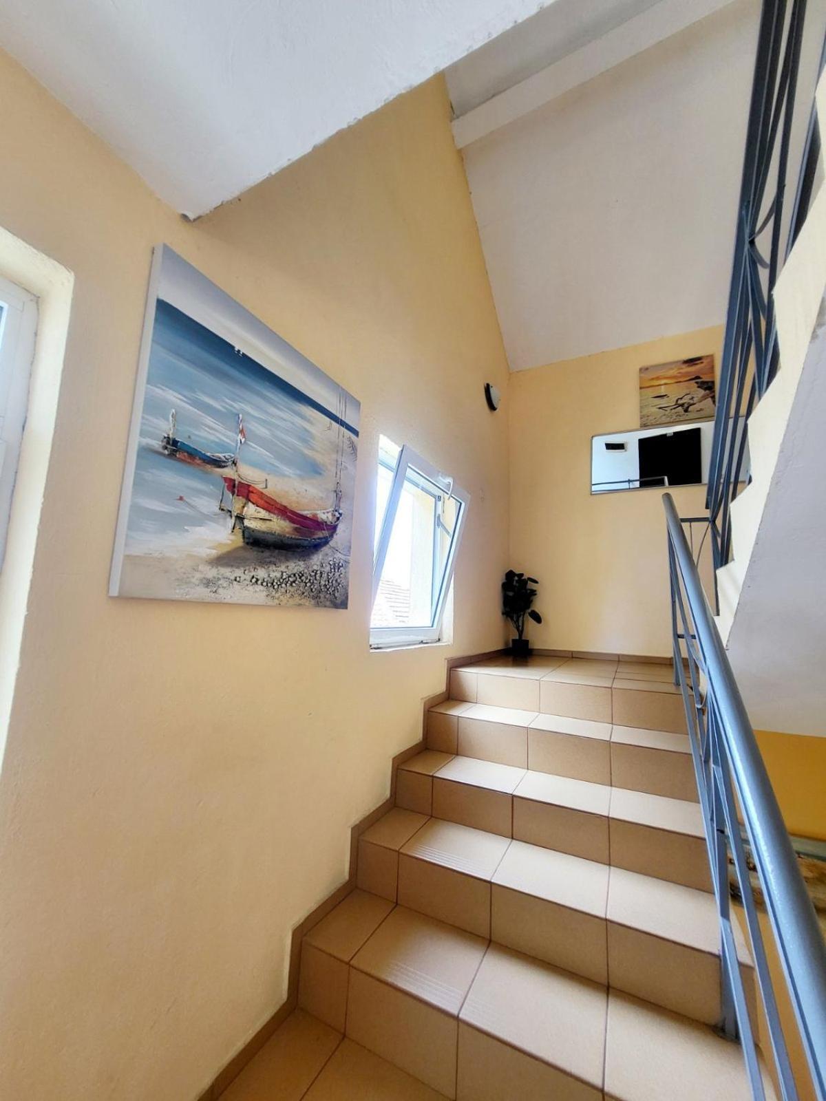 Kazlarov Guest House คีตาน ภายนอก รูปภาพ