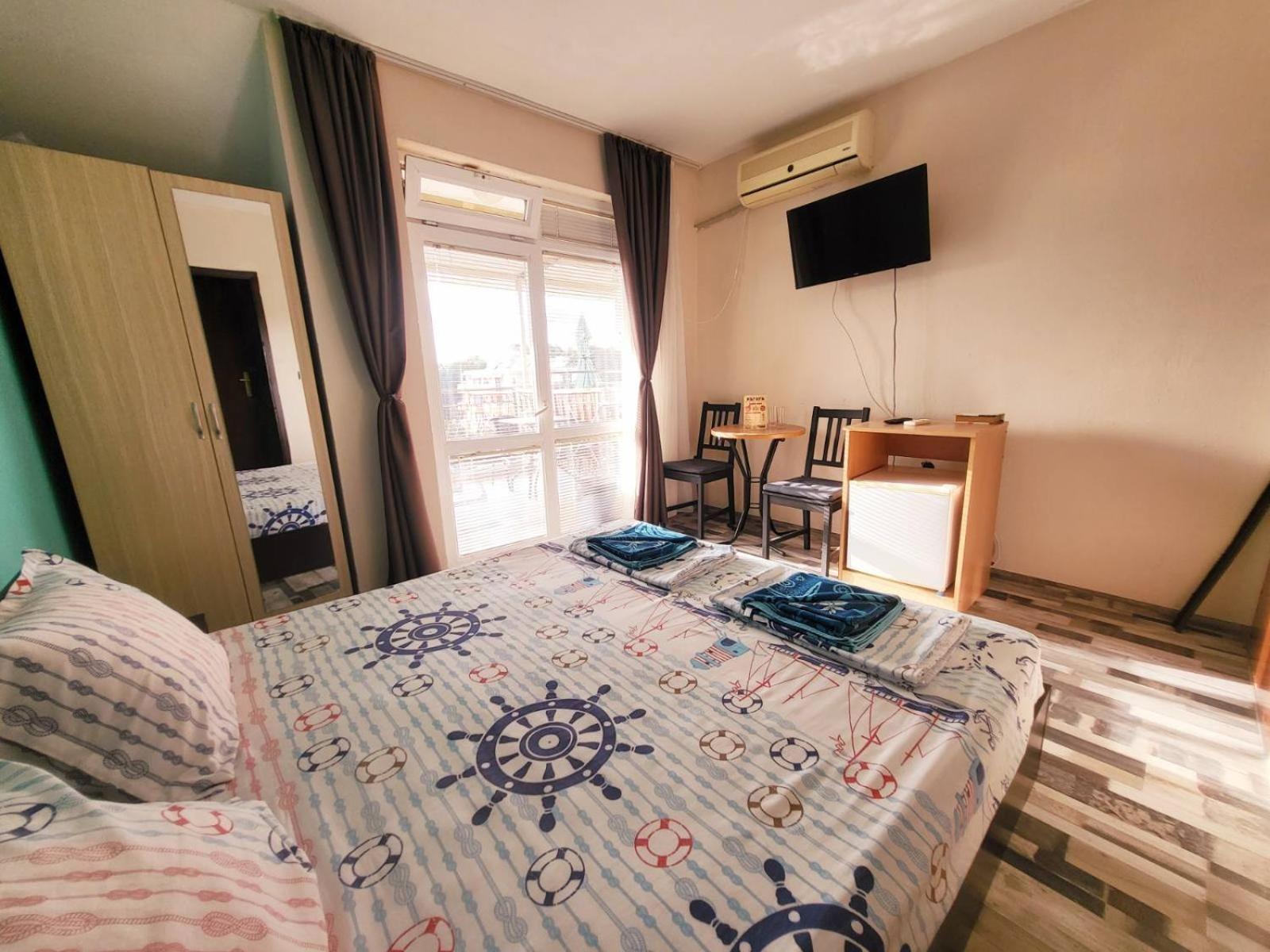 Kazlarov Guest House คีตาน ภายนอก รูปภาพ