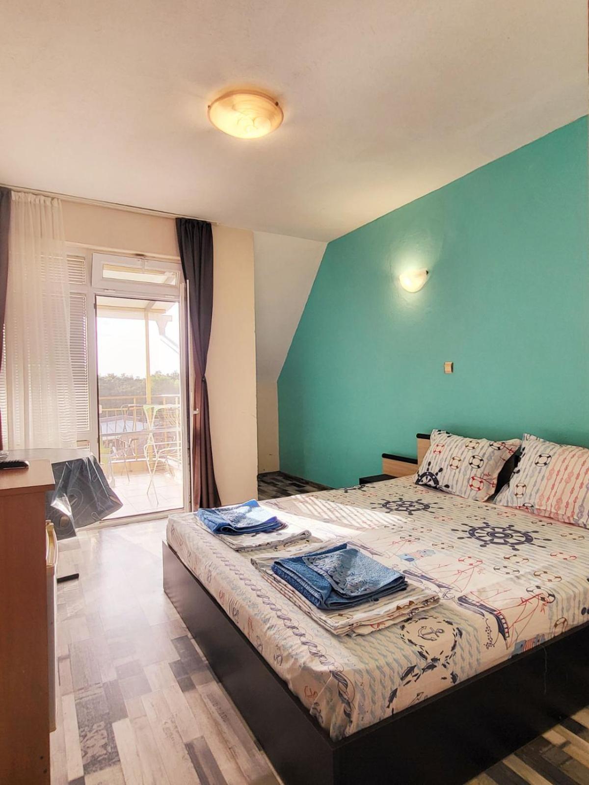 Kazlarov Guest House คีตาน ภายนอก รูปภาพ