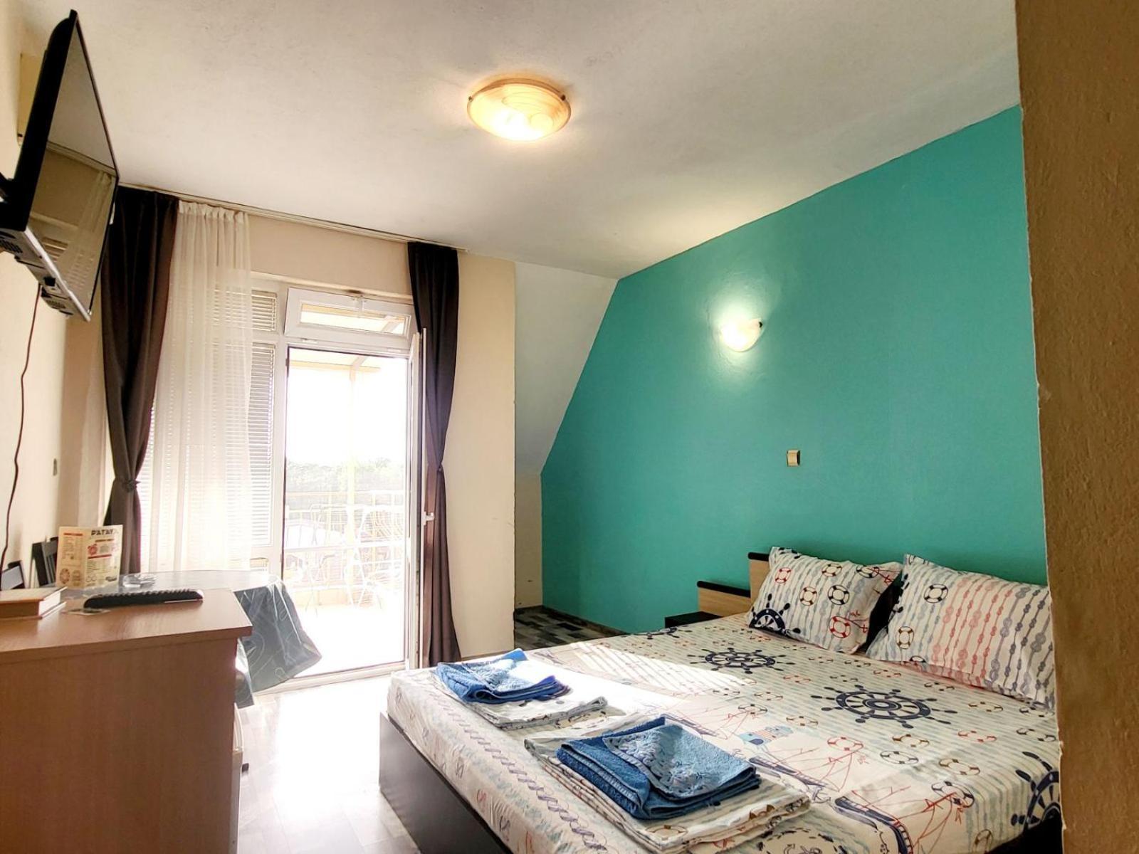 Kazlarov Guest House คีตาน ภายนอก รูปภาพ