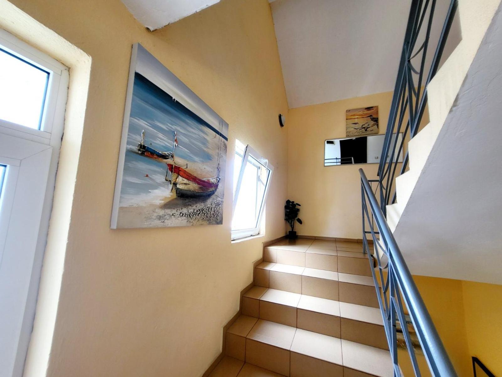 Kazlarov Guest House คีตาน ภายนอก รูปภาพ