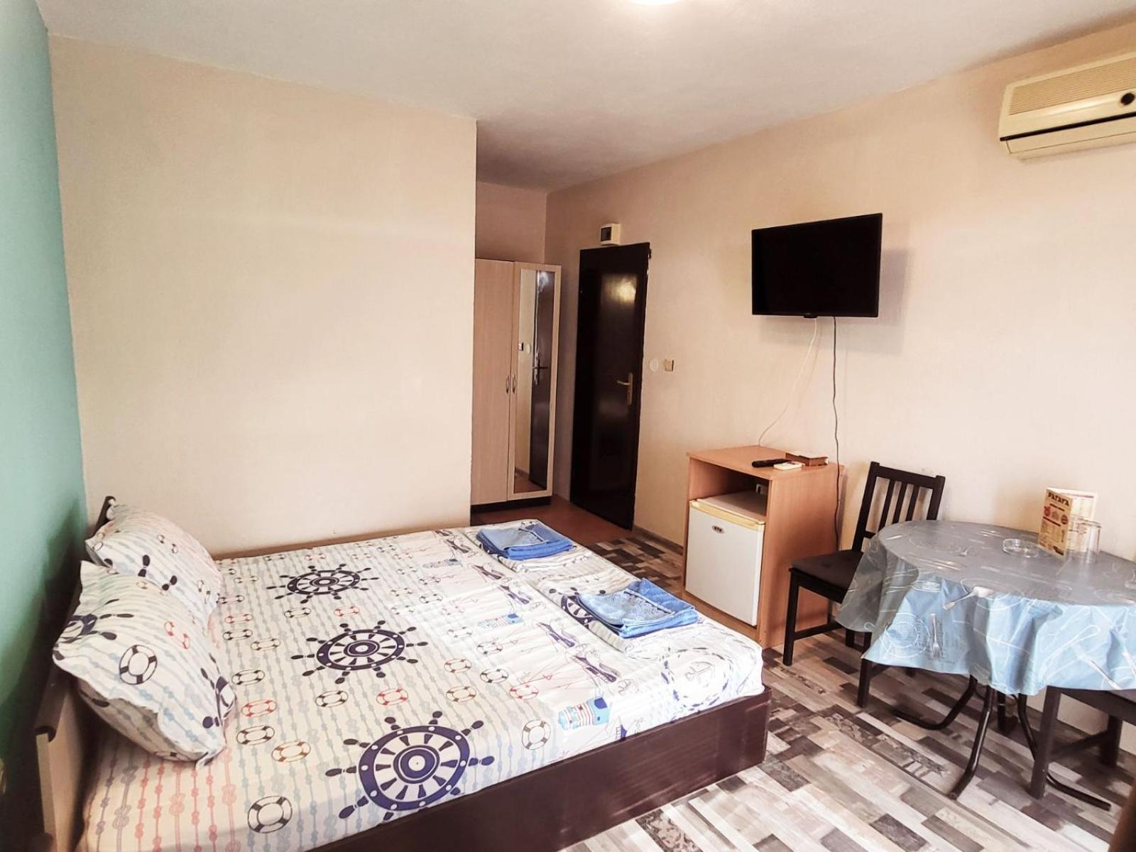 Kazlarov Guest House คีตาน ภายนอก รูปภาพ