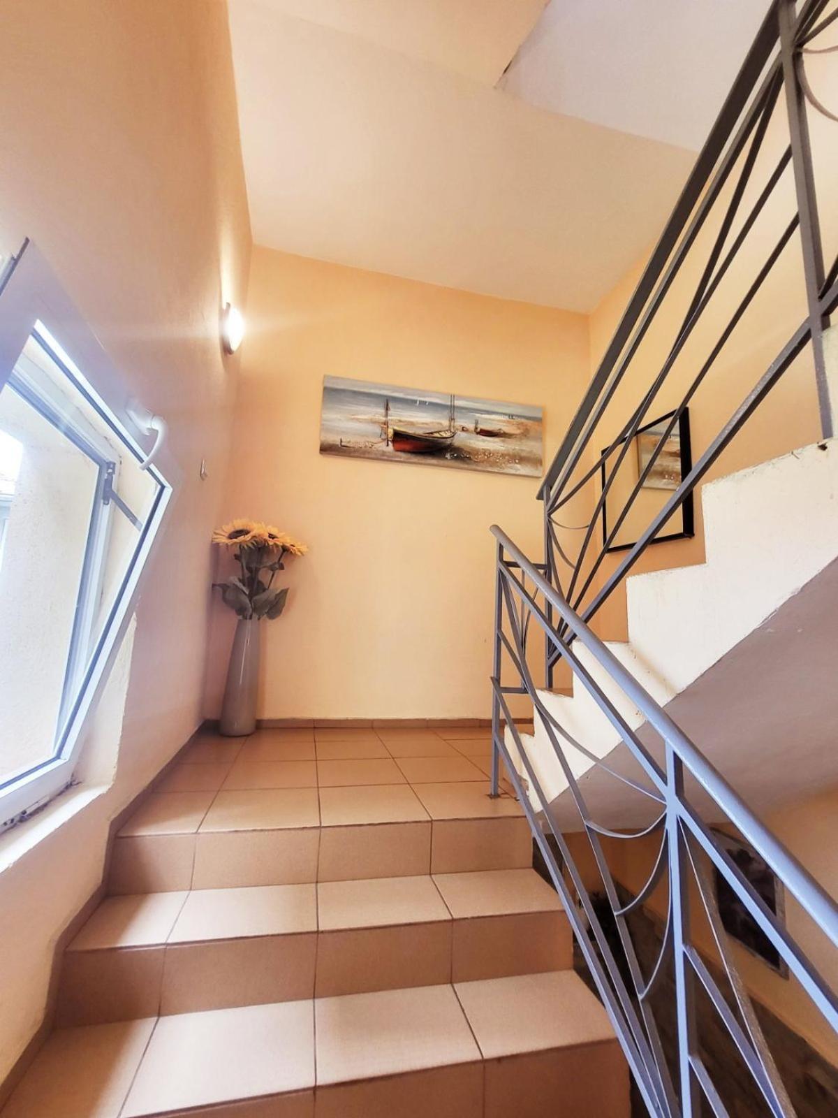 Kazlarov Guest House คีตาน ภายนอก รูปภาพ
