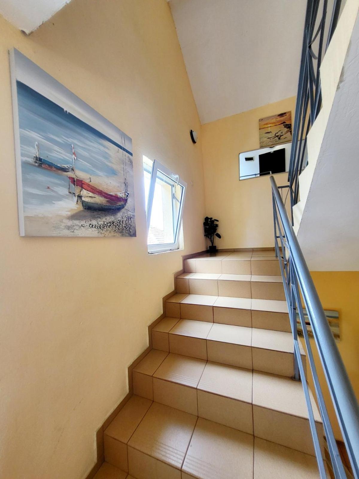 Kazlarov Guest House คีตาน ภายนอก รูปภาพ