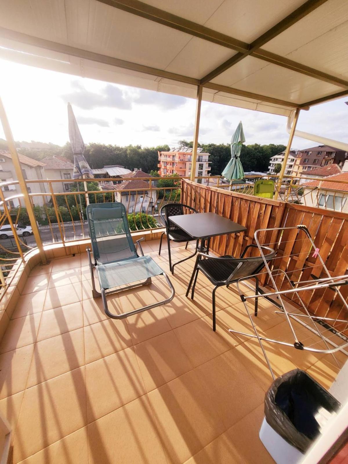 Kazlarov Guest House คีตาน ภายนอก รูปภาพ