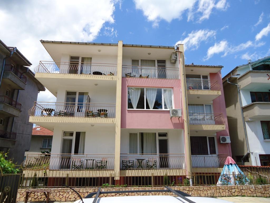 Kazlarov Guest House คีตาน ภายนอก รูปภาพ