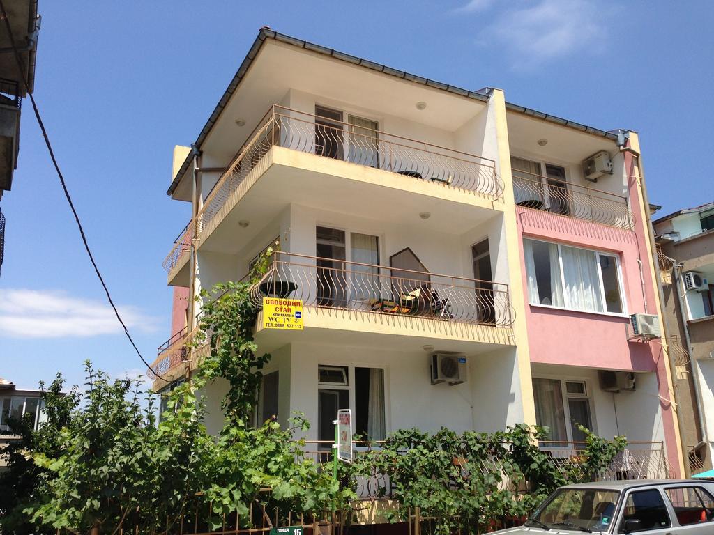 Kazlarov Guest House คีตาน ภายนอก รูปภาพ