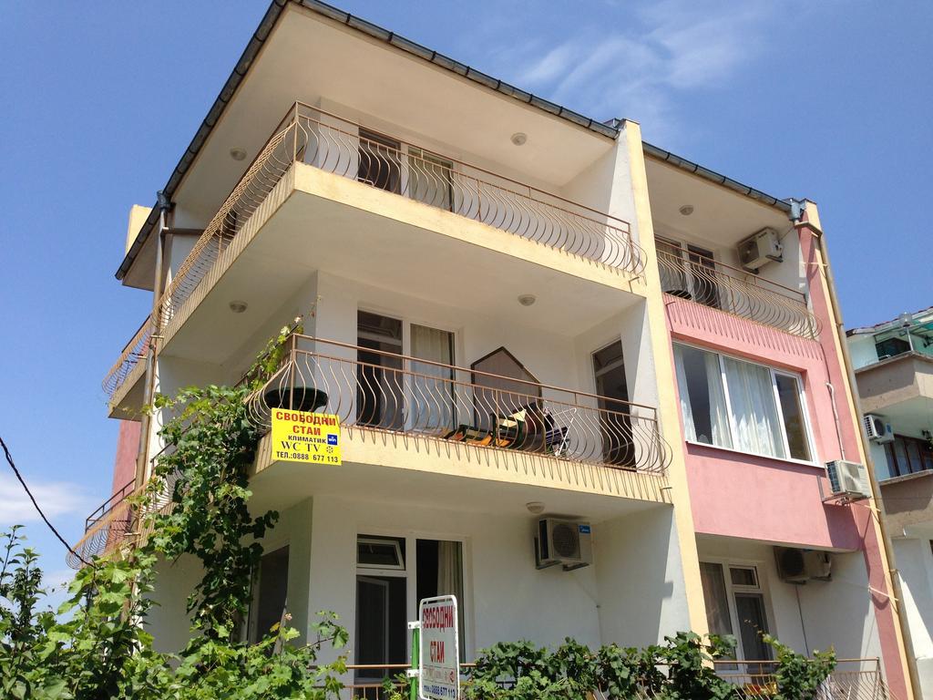 Kazlarov Guest House คีตาน ภายนอก รูปภาพ